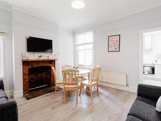 Cumberland Road, Loughborough LE11 6 bed house to rent £2,860 pcm £660 pw