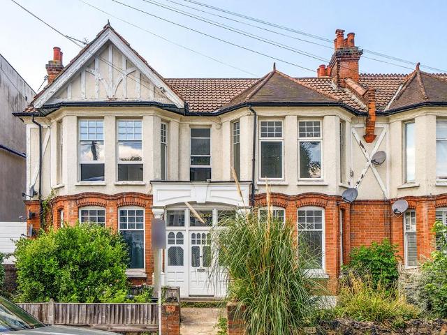 Cumberland Road, Poet's Corner. 3 bed flat to rent £3,000 pcm £692 pw
