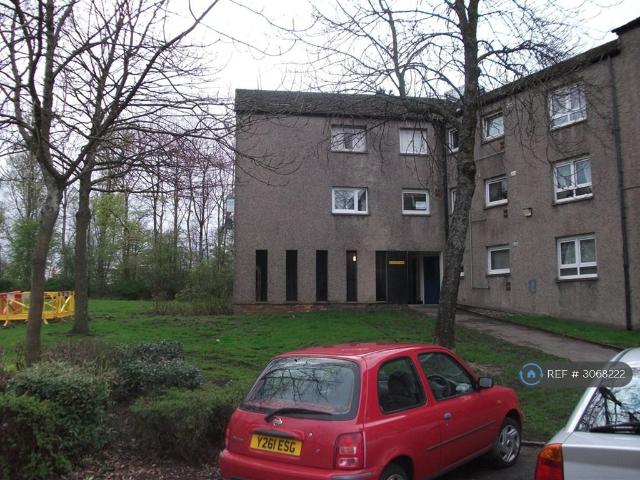 Cumbernauld, Glasgow, G67 3 bed flat to rent £750 pcm £173 pw