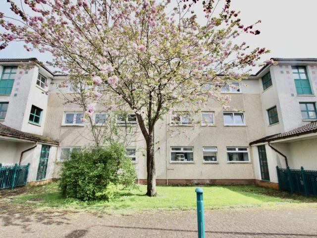 Cumbrae Crescent, Coatbridge ML5, 2 bed flat to rent, £825 pcm | PrimeLocation