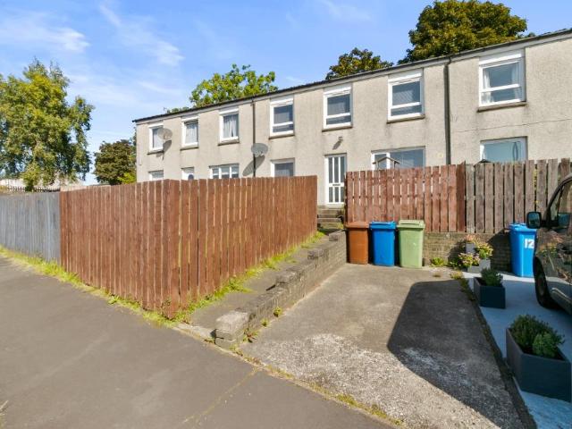 Cumbrae Crescent South, Dumbarton. 3 bed terraced house to rent £795 pcm £183 pw