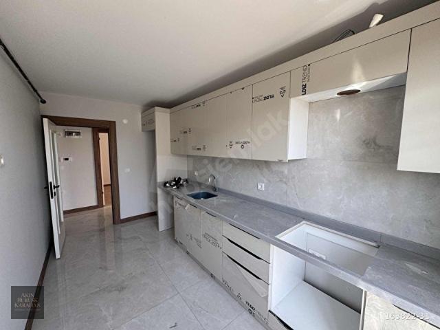 CUMHURİYET CADDESİNDE SIFIR LÜKS 2+1 OTOPARKLI