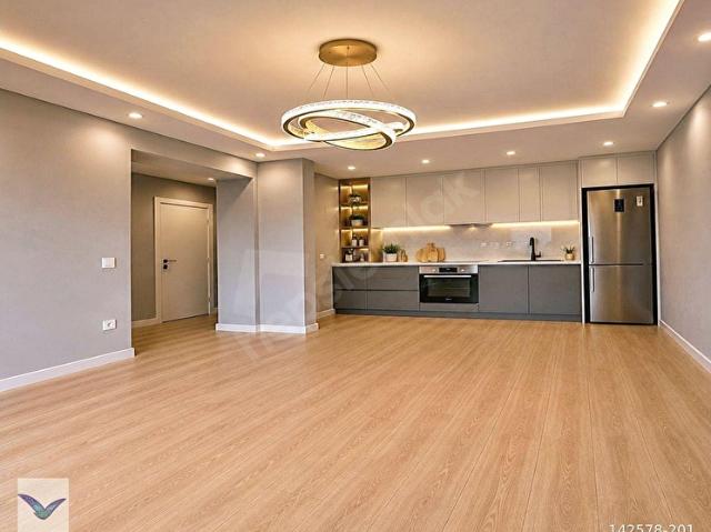 CUMHURİYET MAHALLESİNDE E5 E YAKIN SİTEİÇİ 1+1 SATILIK DAİRE