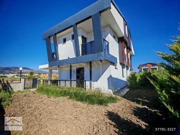 CUMHURİYET MAHALLESİNDE SATILIK 4+1 145 M2 TRİPLEKS VİLLA