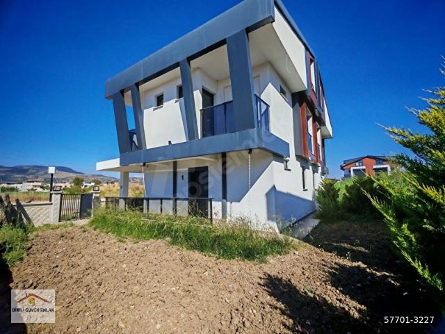 CUMHURİYET MAHALLESİNDE SATILIK 4+1 145 M2 TRİPLEKS VİLLA