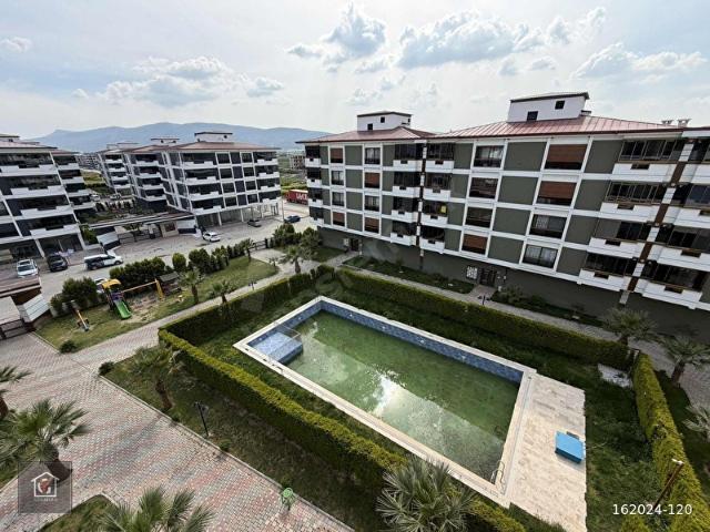CUMHURİYET MAHALLESİNDE 3+1 HAVUZLU SİTE İÇERİSİNDE OTOPARKLI