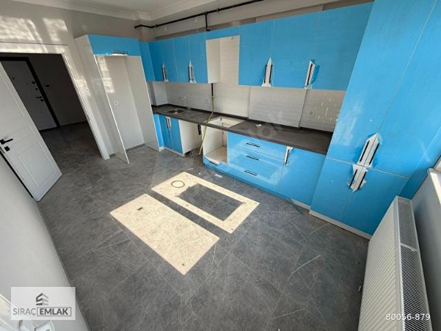 CUMHURİYET MH. KUVAYİ MİLLİYE'DE SİTE İÇİ ARAKAT K.OTOPARKLI 3+1
