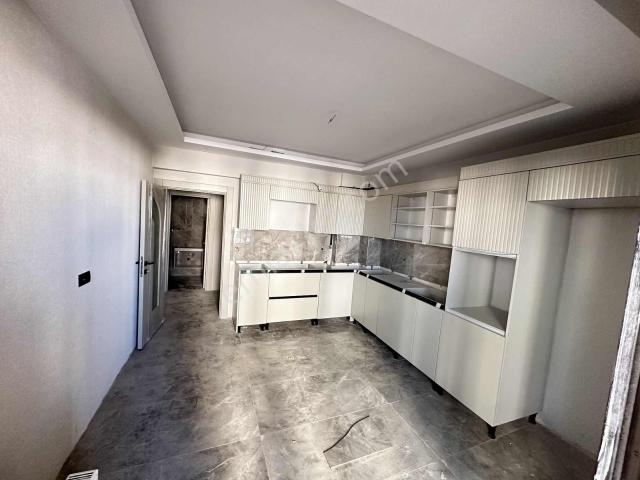Cumhuriyet Mah.de Cadde Üzeri 170 M2 3+1 Satılık Sıfır Daire