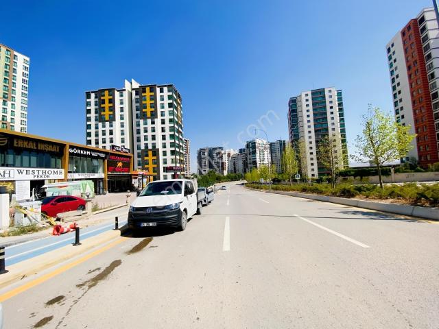 Cumhuriyet Mah.'de Metro Yanı Yerden Isıtmalı Satılık 1+1 Daire