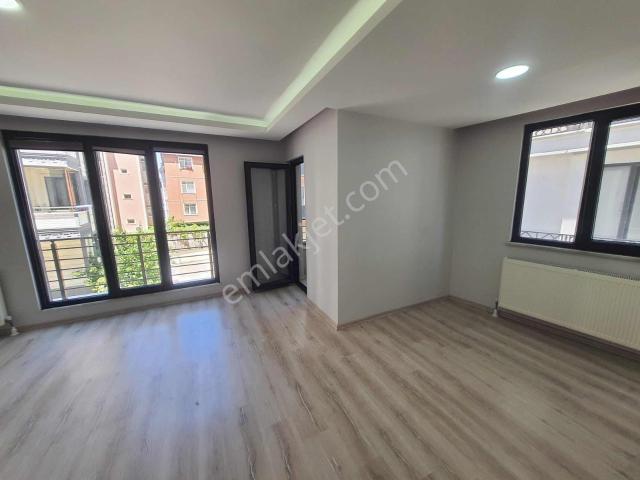 Cumhuriyet Mah. Geniş Mutfaklı Cam Balkonlu 2+1 Kiralık Daire