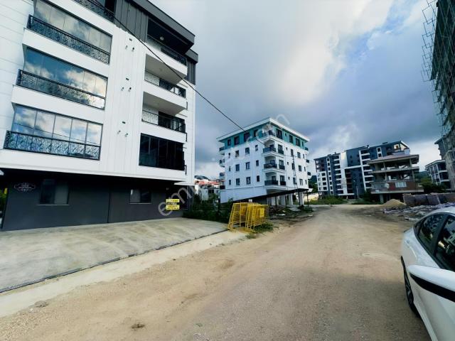 Cumhuriyet Mah.geniş Balkonlu Giriş Kat 1+1 Kiralık Daire