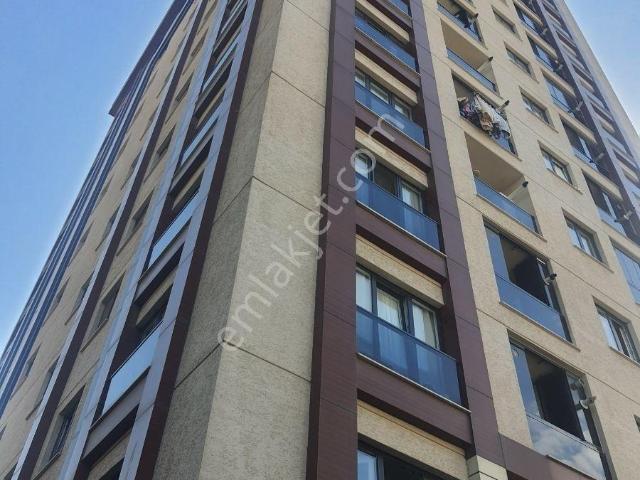 Cumhuriyet Mah. Göl Mazaralı Site İçinde 2+1 90 M2 Daire.