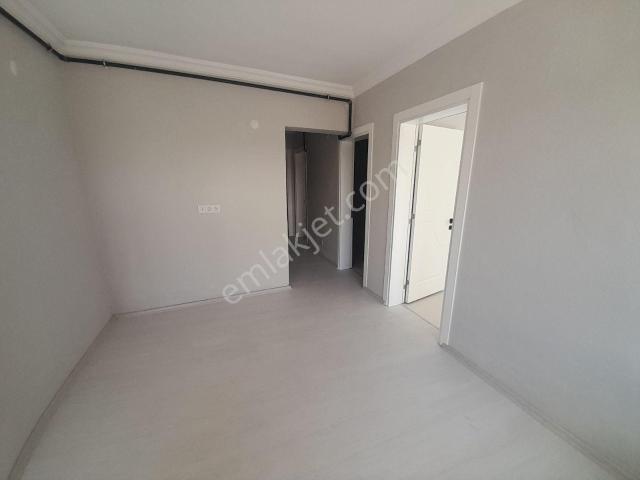 Cumhuriyet Mah Kiralık 2+1ayrı Mutfak Yüksek Giriş Kat
