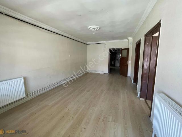Cumhuriyet Mah. Öz Trabzon Fırını Üstü Kiralık 3+1 Daire
