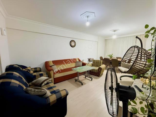 Cumhuriyet Mahalesinde Yüksek Giriş 1+1 Satılık Daire