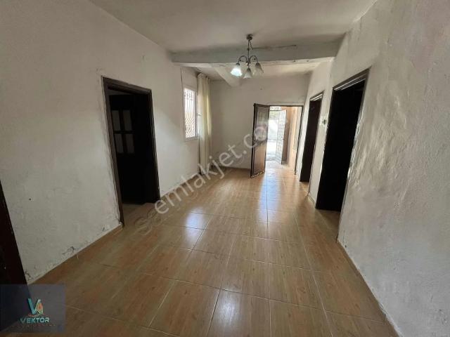 Cumhuriyet Mahalle Muhtarlığı Civarı Zemin Kat 2+1 Kiralık Ev