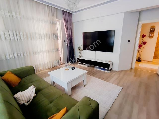 Cumhuriyet Mahallesi Ana Cadde Üzeri Satılık 3+1 Daire