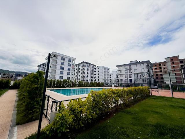 Cumhuriyet Mahallesi Havuzlu Ve Deniz Manzaralı Kiralık Daire