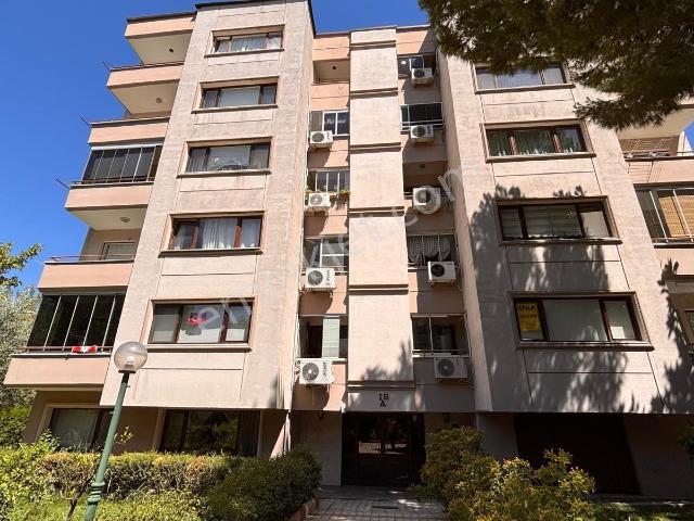 Cumhuriyet Mahallesi İşbankalılar Sitesinde 3+1 Kombili Daire