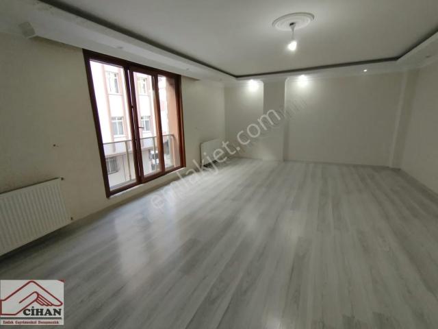 Cumhuriyet Mahallesi Levent Kırca Parkı Yanı | Geniş 150 M2 3+1