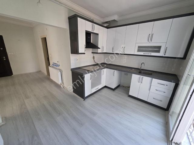 Cumhuriyet Mahallesi Merkezde: Doğalgazlı, Ferah 70 M² Kiralık