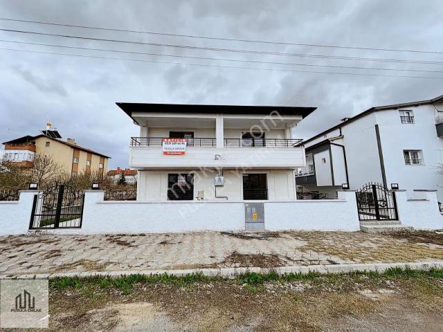 Cumhuriyet Mahallesi Satılık Bitişik Nizam Dubleks Villa