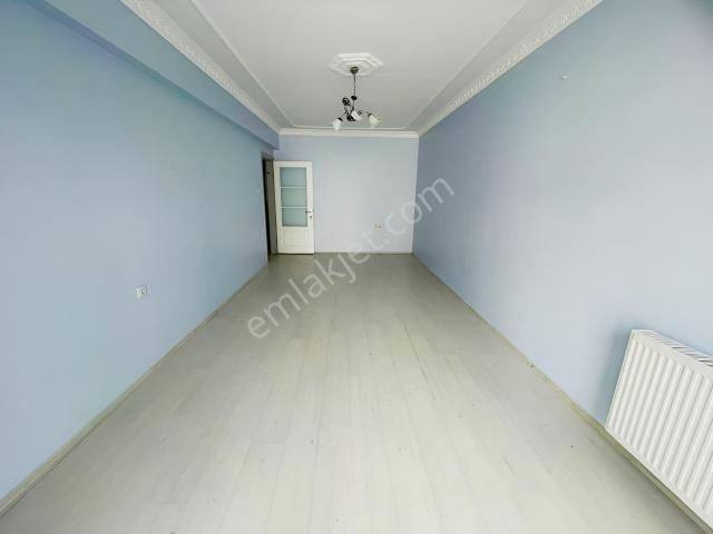 Cumhuriyet Mahallesi Satılık 2+1 Çift Balkonlu Daire