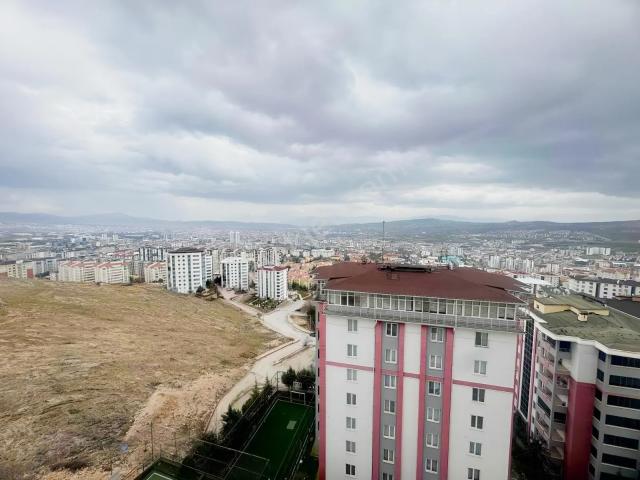 Cumhuriyet Mahallesinde 4+1 Ara Kat Daire
