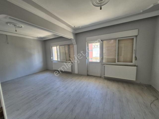 Cumhuriyet Mahallesinde 2+1 Doğalgazlı Daire