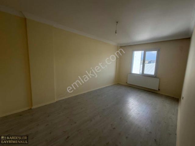 Cumhuriyet Mahallesinde 3+1 Teraslı Daire