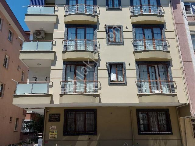 Cumhuriyet Mahallesi'nde 3+2 Tadında, Çift Balkonlu Bahçe Dublex
