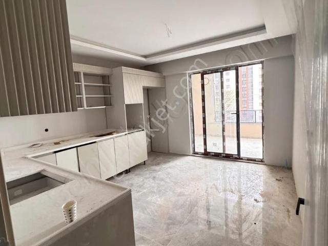 Cumhuriyet Mahallesi'nde 3 Cepheli, 150m² 3+1 Satılık Daire
