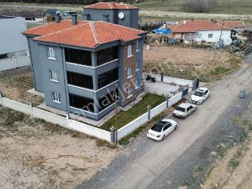 Cumhuriyet Mahallesinde 3 Katlı Müstakil Bina 3 Adet 4+1 Daire