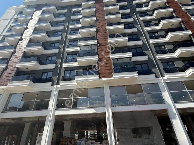 Cumhuriyet Mahallesi'nde Ana Yol Üzerinde Kiralık 1+1 Daire