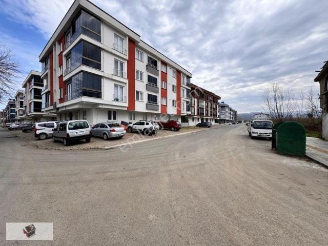 Cumhuriyet Mahallesi'nde Denize Çok Yakın Konumda 3+1