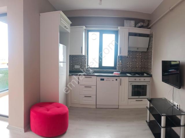 Cumhuriyet Mahallesi'nde Eşyalı Kiralık 1+1 Site Dairesi
