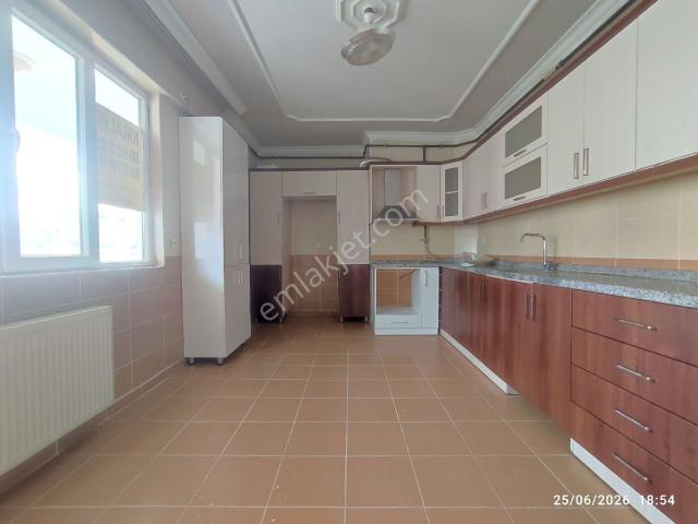 Cumhuriyet Mahallesi'nde Kiralık 4+1 Daire