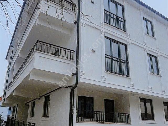 Cumhuriyet Mahallesinde Merkezi Konumda 2+0 Satılık Daire