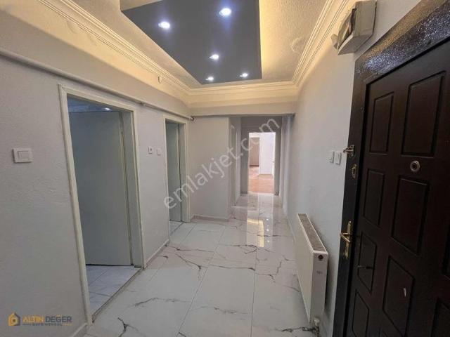Cumhuriyet Mahallesinde Merkezi Konumda İçi Yapılı 3+1 Kiralık