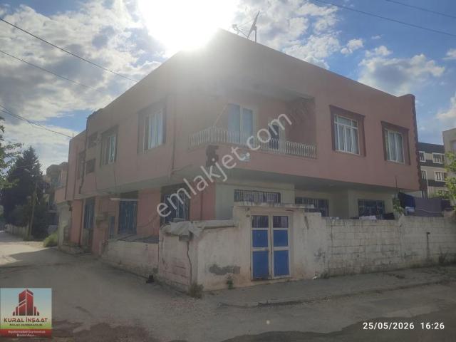 Cumhuriyet Mahallesi'nde Satılık 2 Katlı 4 Daire Mustakil Ev