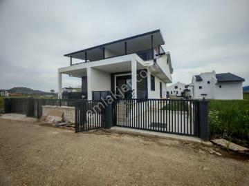 Cumhuriyet Mahallesinde Satılık 3+1 Dubleks Villa