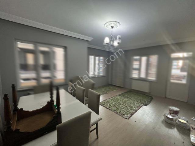 Cumhuriyet Mahallesinde Satılık 3+1 Geniş Daire