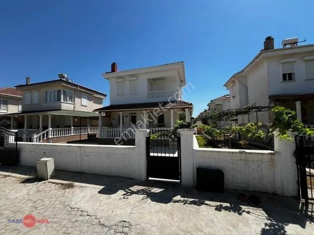 Cumhuriyet Mahallesinde Satılık 3+1 Villa