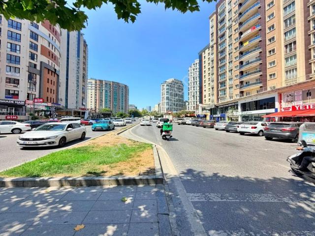 Cumhuriyet Mah'de Metrobüse 5'dk Satılık 3+1 Daire