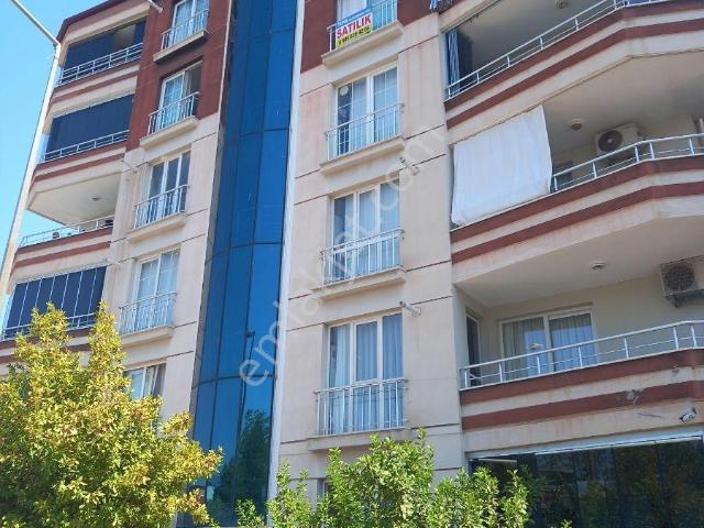Cumhuriyet Okulun Karşısı, Kaymakamlığın Yanı 3+1 Daire Satılık