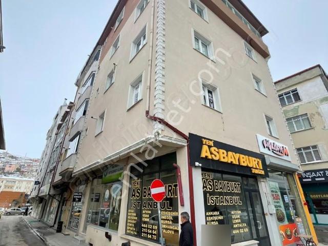 Cumhuriyet Caddesinde 2+1 Satılık Ofis / Ev