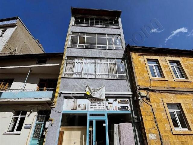 Cumhuriyet Caddesinde İçerisi Yenilenmiş Dubleks