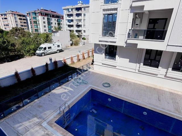 Cumhuriyet Parkı Dibi Havuzlu Site 1+1 Ara Kat