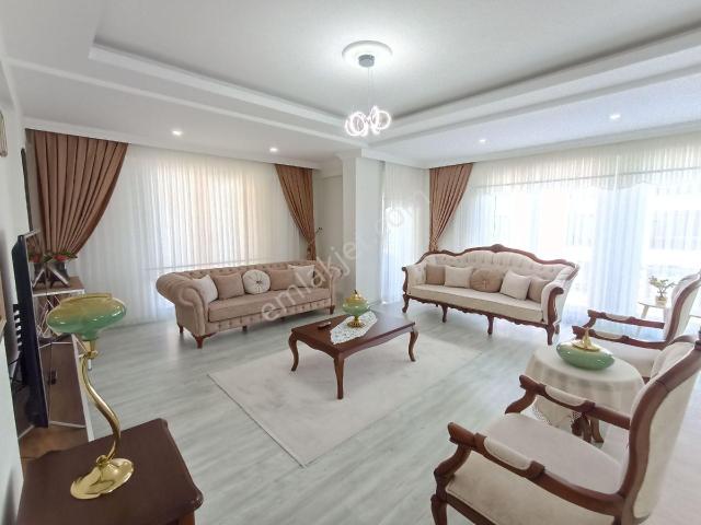 Cumhuriyet'de 205m2 3+1 Daire Hobi Bahçesi Size Özel