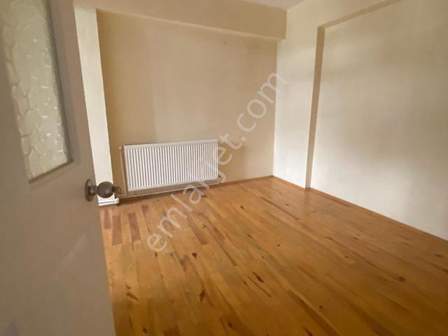 Cumhuriyett Mahallesinde Doğalgazlı 3+1kiralık Dire